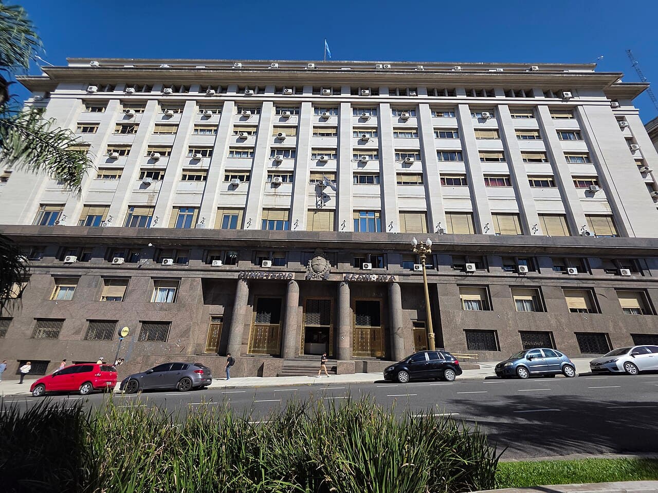 fachada de un edificio gubernamental en Buenos Aires