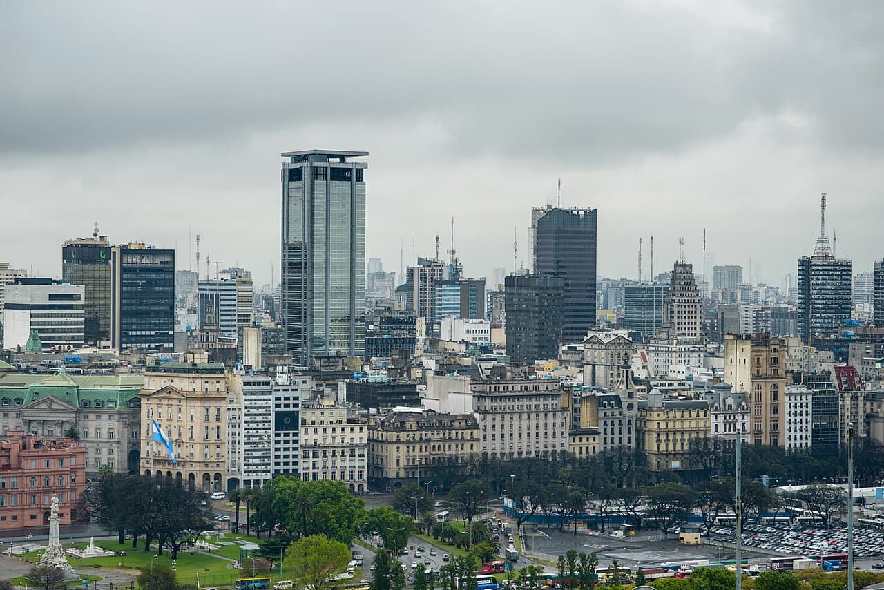 Fachada de edificios en el centro financiero de Buenos Aires