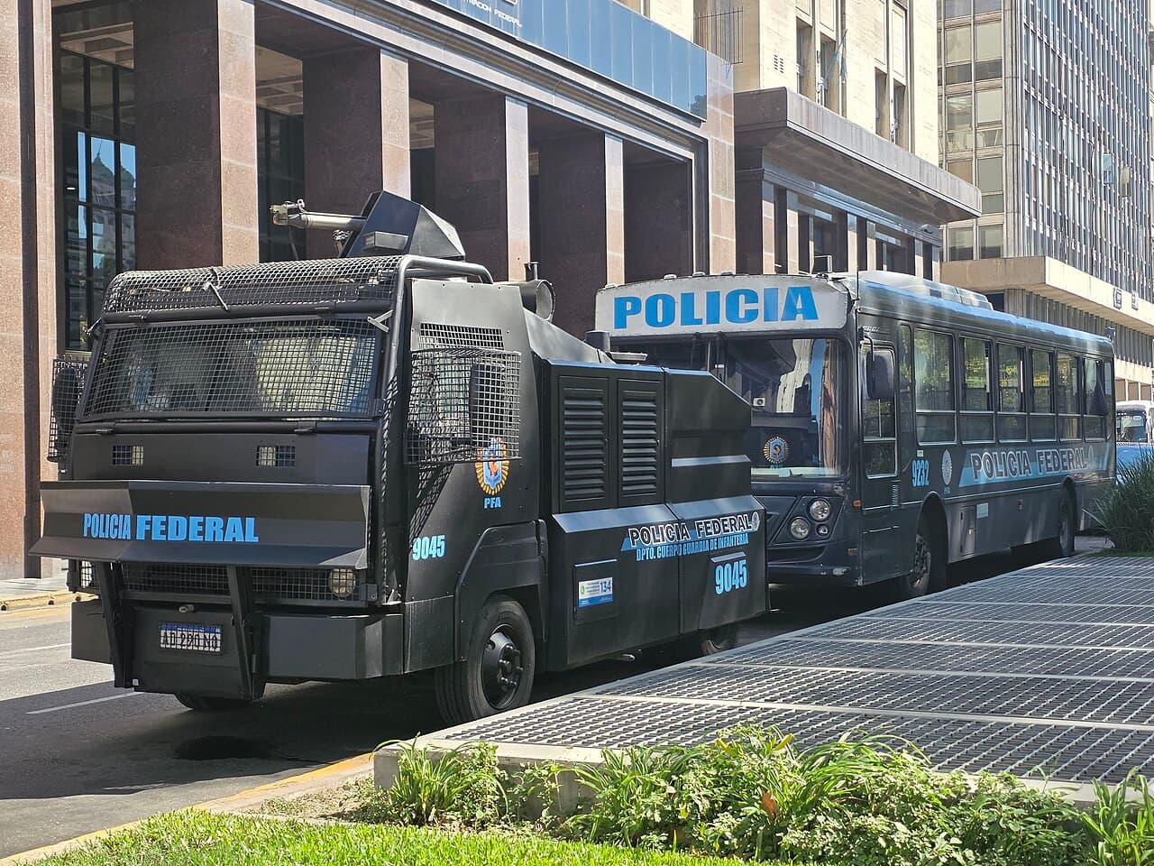 Fachada de un edificio gubernamental en Argentina